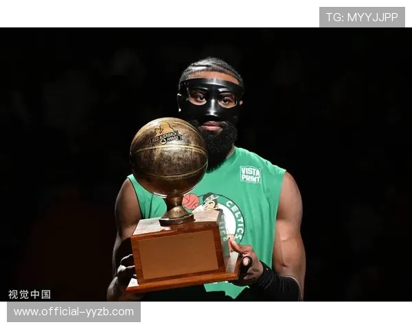 杰伦·布朗入选全明星首发,场均29.7分成绿军核心 杰伦·布朗入选全明星首发,场均29.7分成绿军核心